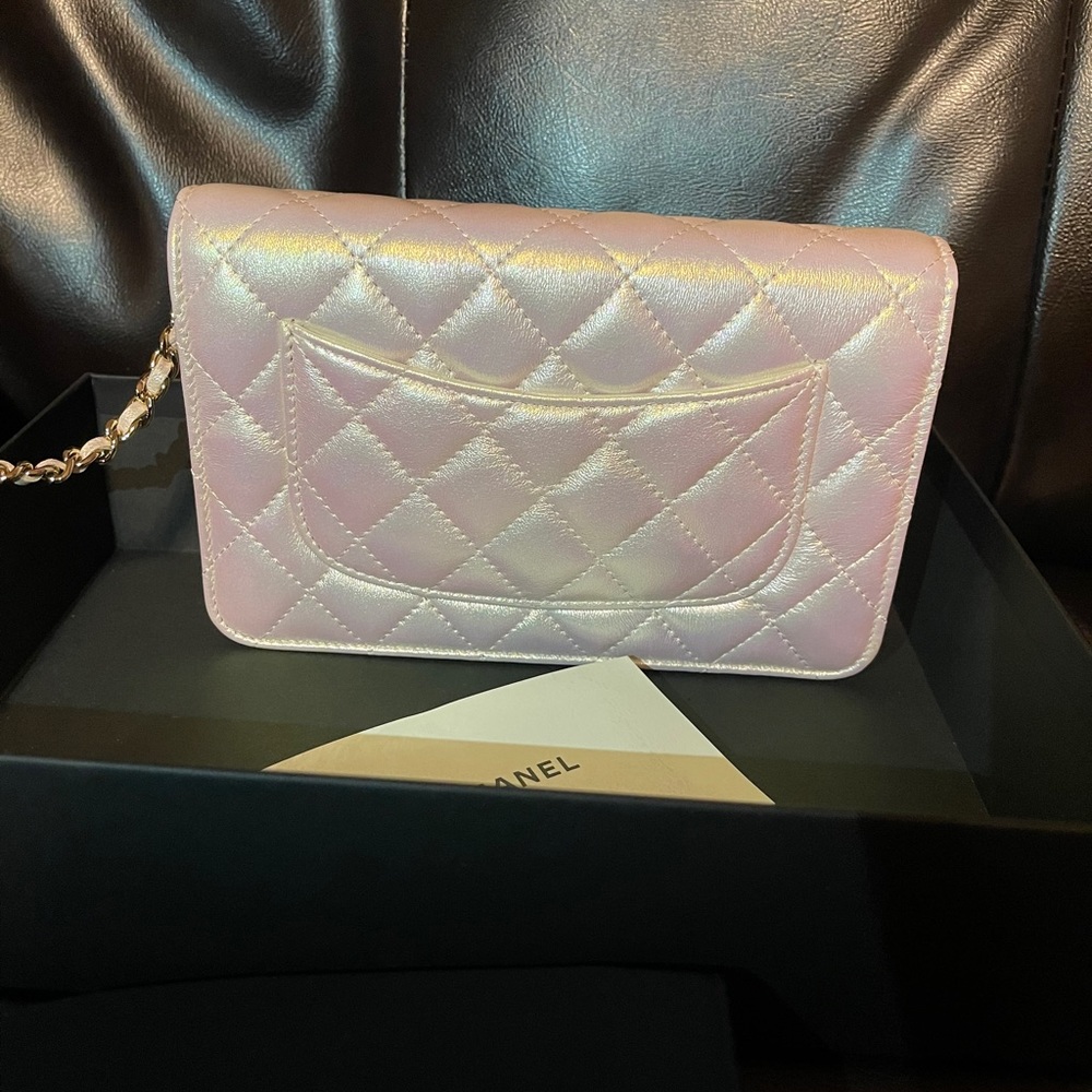 ❌SOLD❌🤍Chanel iridescent ivory New WOC🤍 - Picture 7 of 10